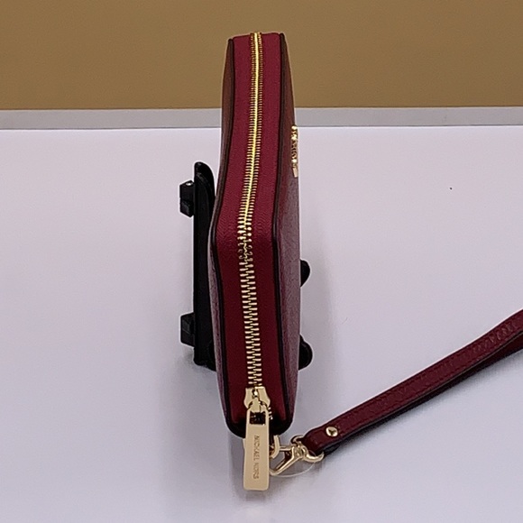MICHAEL KORS
Leather Continental Wristlet Phone Case Wallet
Oxblood
NWT - Picture 12 of 16